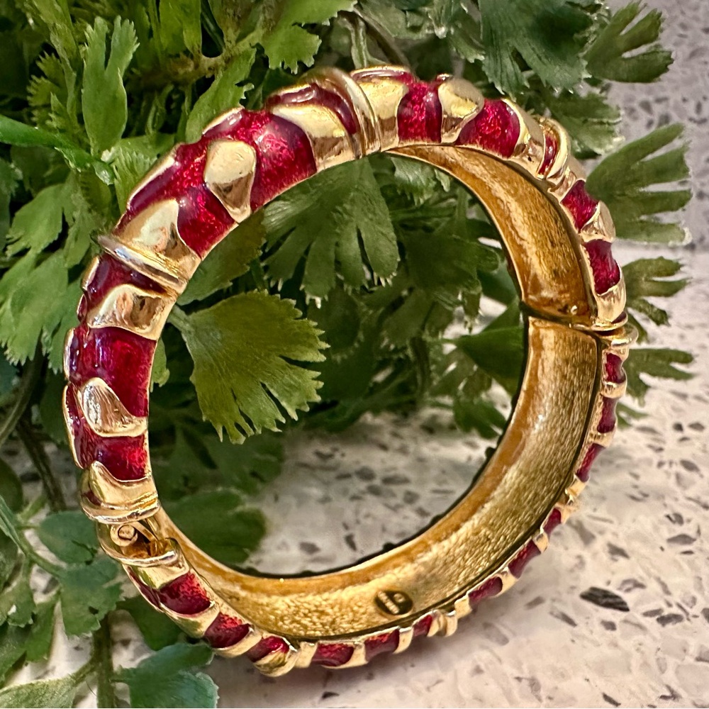 Graziano brand red Heart theme enamel bangle - Picture 4 of 5